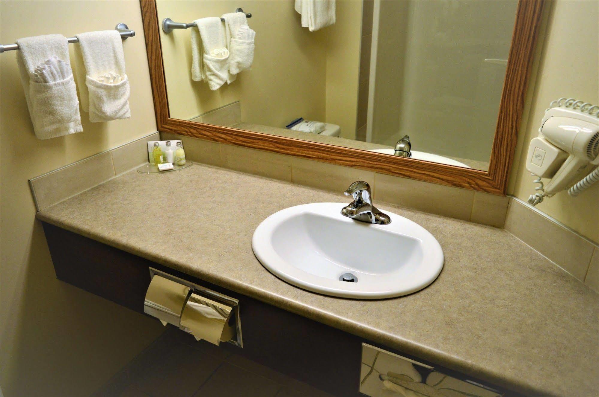 Sigma Inn & Suites Hudson'S Hope Hudson Hope Εξωτερικό φωτογραφία